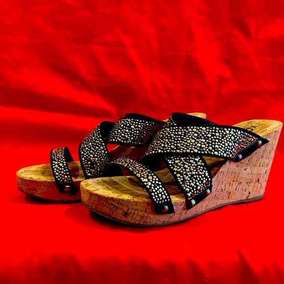 XOXO Women's Black and Gold Wedge Sandals - Picture 1 of 6